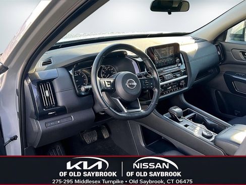 Certified 2024 Nissan Pathfinder SV image 17