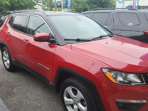 Used 2019 Jeep Compass Latitude w/ Cold Weather Group AWD/4WD image 2