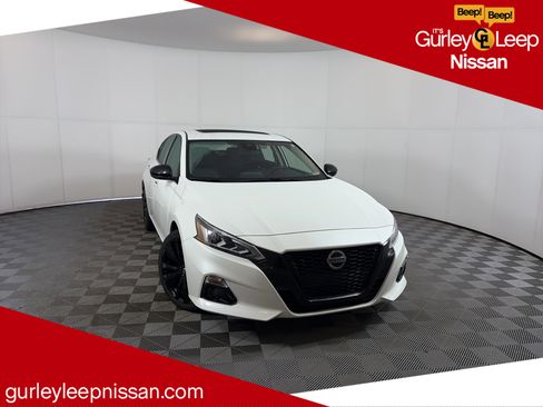 Certified 2022 Nissan Altima 2.5 SR w/ Midnight Edition Package image 1