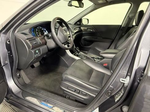Used 2017 Honda Accord Touring image 36