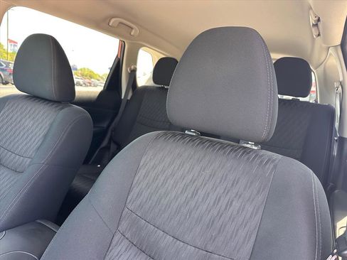 Used 2018 Nissan Rogue SV w/ Premium Package image 17