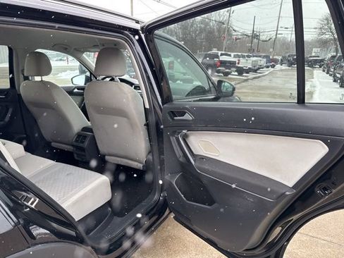 Used 2021 Volkswagen Tiguan S image 41