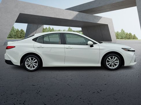 Used 2025 Toyota Camry LE FWD image 7