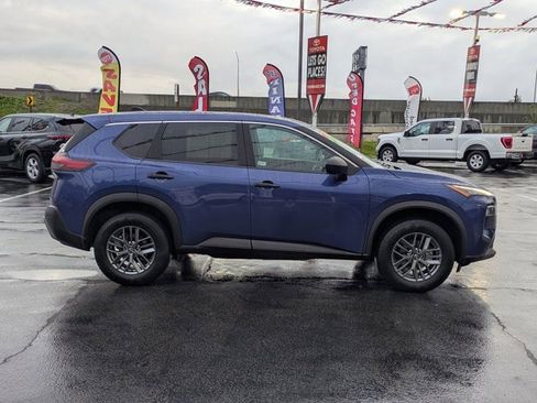 Used 2023 Nissan Rogue S image 4