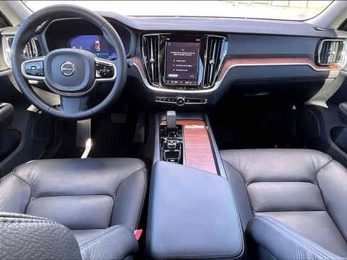 Used 2025 Volvo V60 B5 Cross Country Plus AWD/4WD image 17