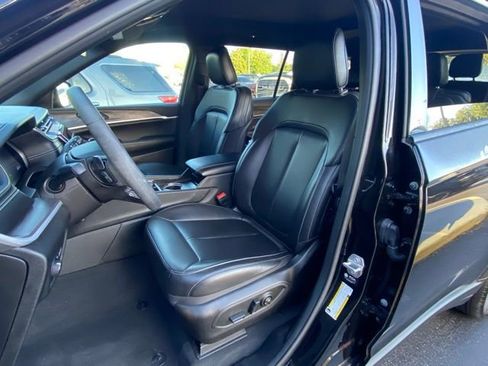 Used 2025 Jeep Grand Cherokee L Limited image 15