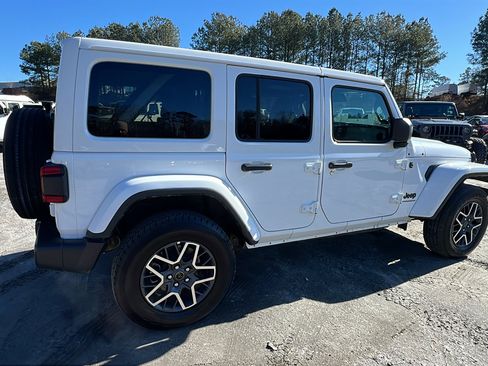 Used 2025 Jeep Wrangler Sahara image 8