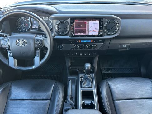 Certified 2022 Toyota Tacoma TRD Off-Road w/ TRD Premium Off Road Package image 12