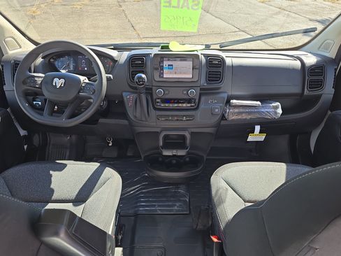 Used 2025 RAM ProMaster 2500 w/ Convenience Group image 9