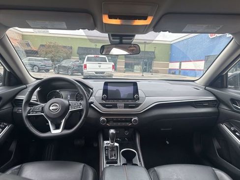 Used 2025 Nissan Altima 2.5 SR AWD/4WD image 9