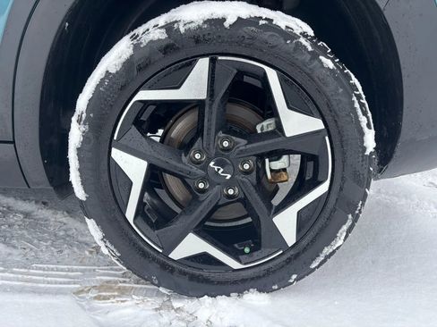 Used 2024 Kia Seltos EX image 2