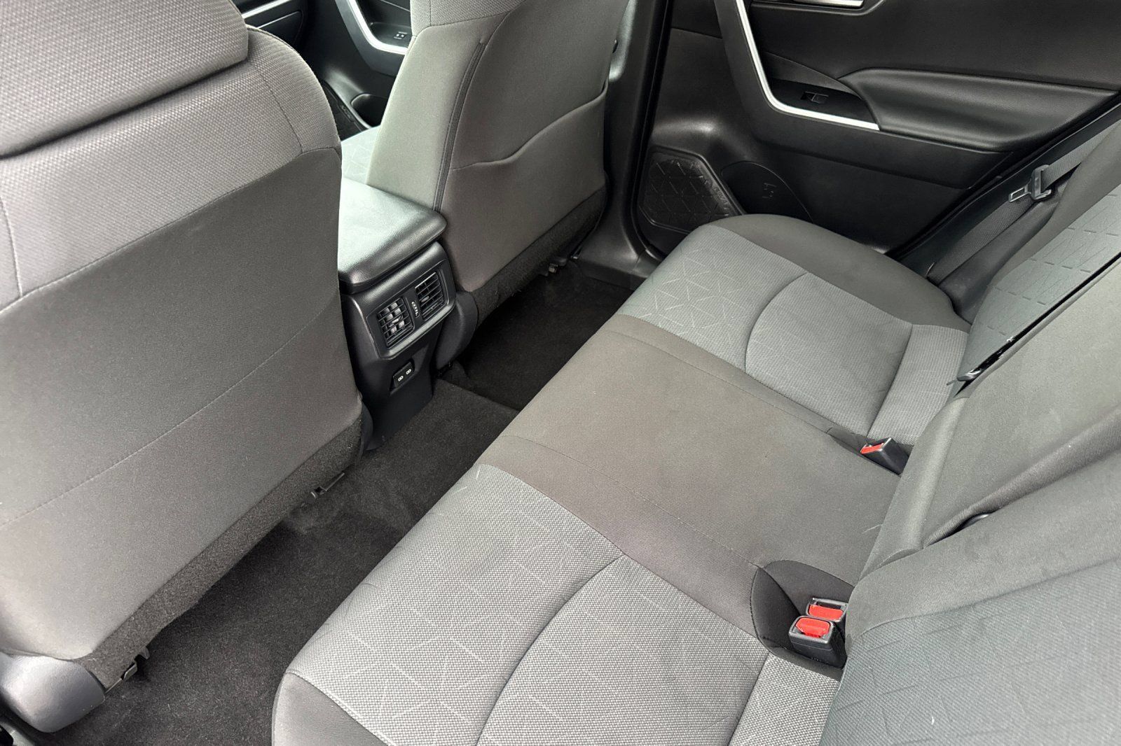 Used 2025 Toyota RAV4 XLE AWD/4WD image 12