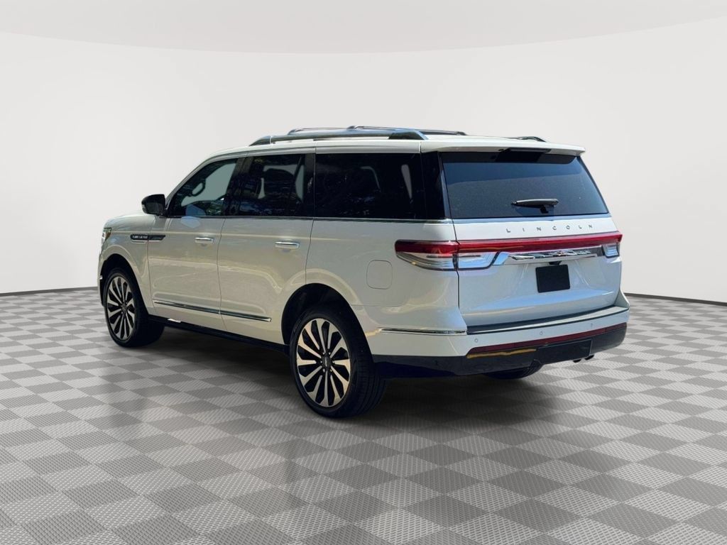 Used 2024 Lincoln Navigator Reserve AWD/4WD image 5