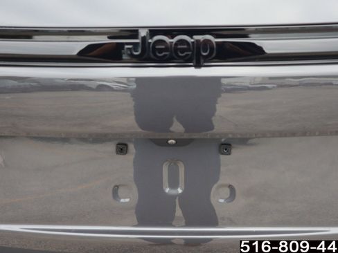 Used 2024 Jeep Grand Cherokee Limited w/ Black Appearance Package image 40