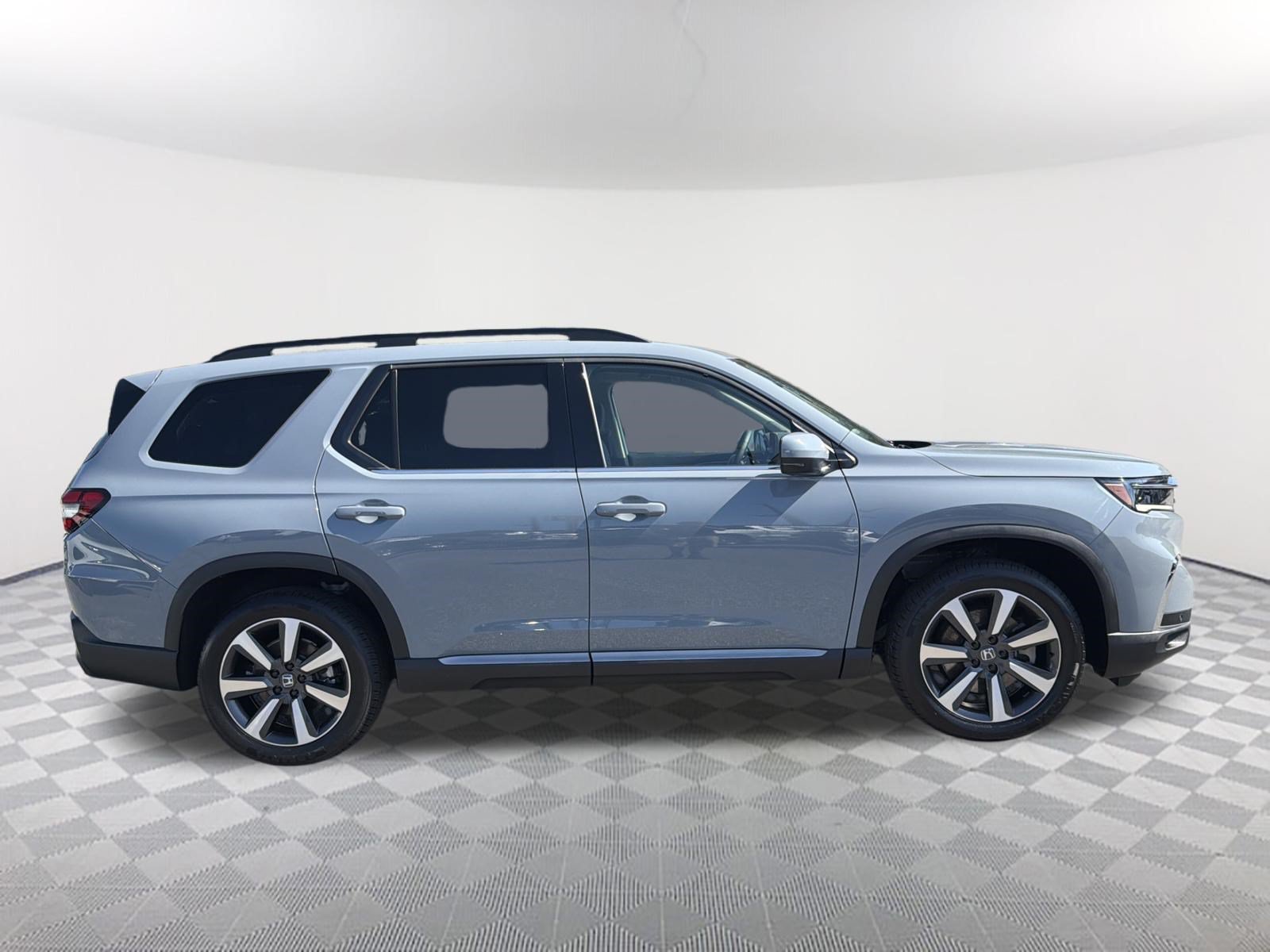 Used 2023 Honda Pilot Touring image 5