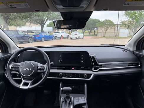 Used 2025 Kia Sportage LX FWD image 34
