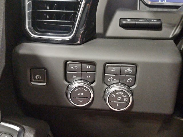 Used 2023 GMC Sierra 1500 Denali w/ Technology Package AWD/4WD image 32