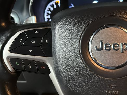 Used 2019 Jeep Grand Cherokee Limited AWD/4WD image 12