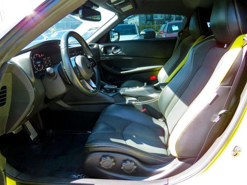 Used 2023 Nissan Z Proto w/ Floor Mat Package (L93) image 15