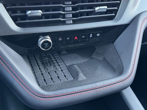 Used 2025 Ford Explorer ST image 27