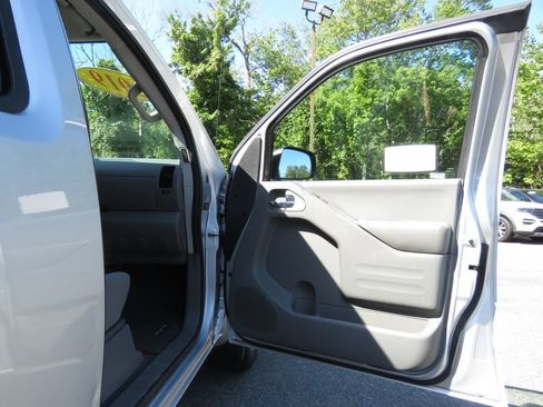 Used 2019 Nissan Frontier SV AWD/4WD image 12