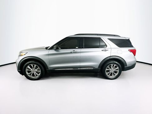 Used 2022 Ford Explorer XLT w/ Equipment Group 202A AWD/4WD image 4