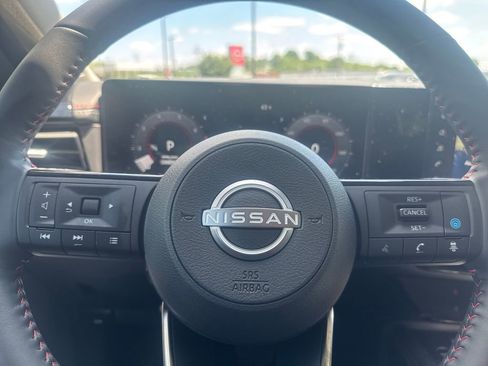 Used 2025 Nissan Kicks SR FWD image 44