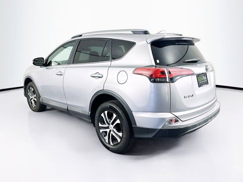 Used 2018 Toyota RAV4 LE image 5