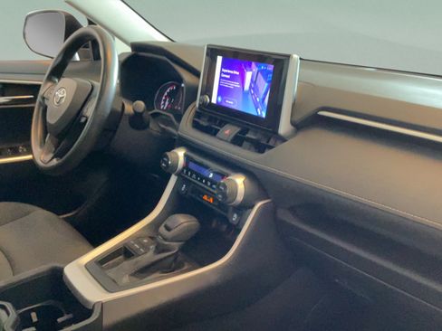 Used 2024 Toyota RAV4 XLE FWD image 34