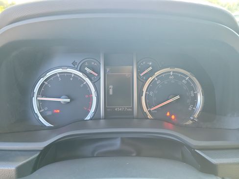 Used 2023 Toyota 4Runner TRD Off-Road Premium w/ Moonroof Package AWD/4WD image 25