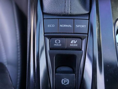 Used 2025 Toyota Camry SE w/ Convenience Package image 18