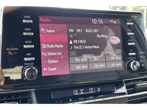 Used 2022 Toyota Sienna XSE image 27