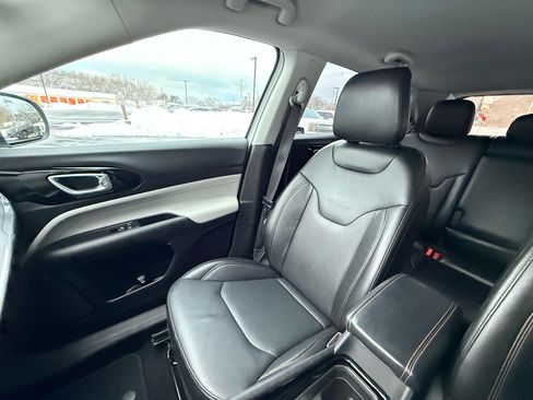 Used 2022 Jeep Compass Limited image 19