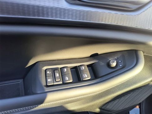 New 2025 Jeep Grand Cherokee L Laredo image 13