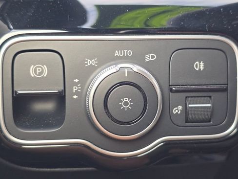 Used 2025 Mercedes-Benz CLA 250 4MATIC image 24
