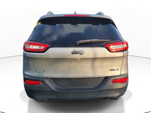 Used 2017 Jeep Cherokee Latitude AWD/4WD image 5