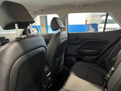 Used 2025 Hyundai Venue Limited FWD image 18