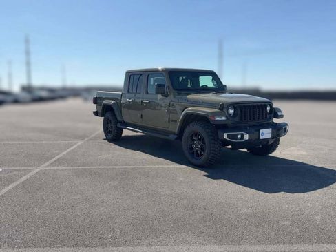New 2025 Jeep Gladiator Sport image 16