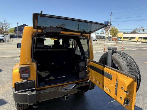 Used 2014 Jeep Wrangler Unlimited Sahara image 14