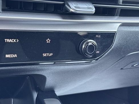 Used 2025 Kia Sorento LX FWD image 34