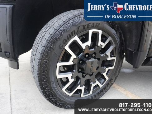 Used 2025 GMC Sierra 2500 Denali Ultimate image 12