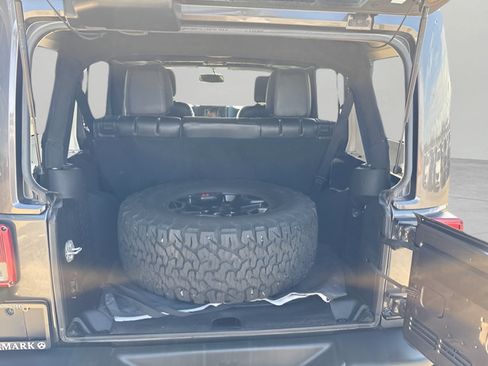 Used 2017 Jeep Wrangler Unlimited Rubicon AWD/4WD image 25