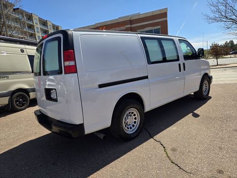 Used 2011 Chevrolet Express 1500 AWD image 10