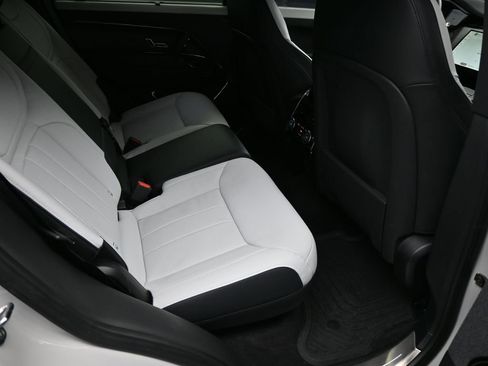 Used 2025 Land Rover Range Rover Sport Dynamic SE AWD/4WD image 9