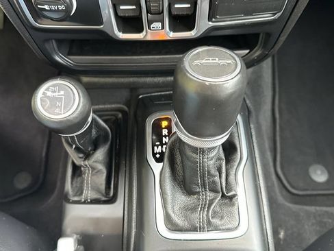 Used 2025 Jeep Gladiator Sport AWD/4WD image 32
