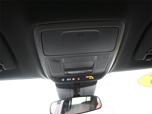 Used 2025 GMC Acadia Elevation image 12