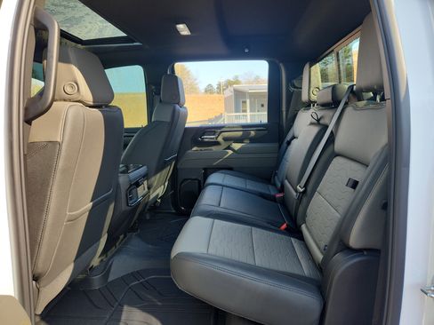 Used 2025 Chevrolet Silverado 2500 ZR2 w/ Technology Package image 38