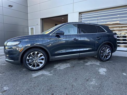 Used 2022 Lincoln Nautilus Reserve w/ Equipment Group 201A image 3