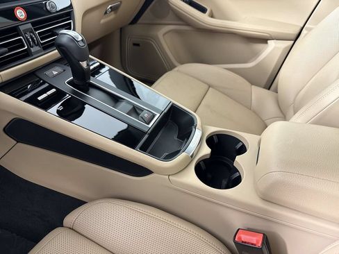 Certified 2026 Porsche Macan Turbo AWD/4WD image 32