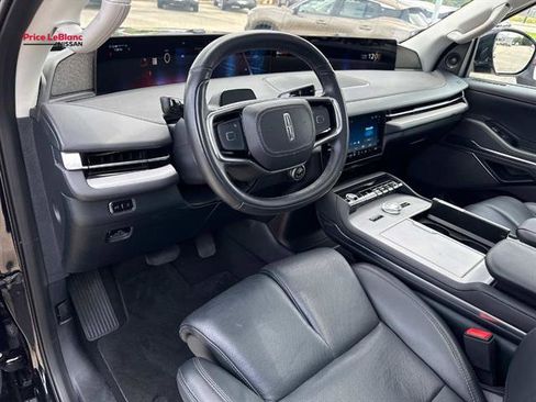 Used 2025 Lincoln Navigator Reserve AWD/4WD image 22